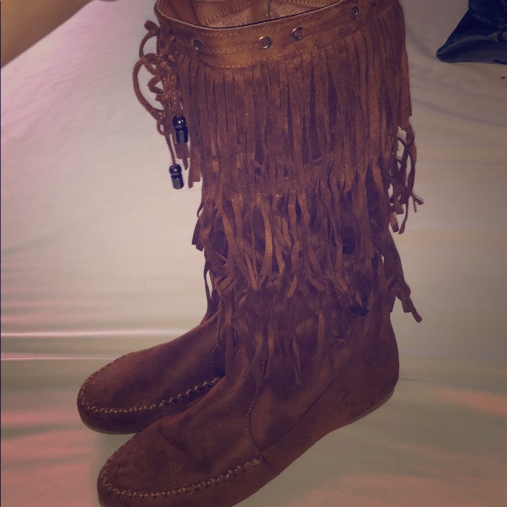 Fringe moccasins